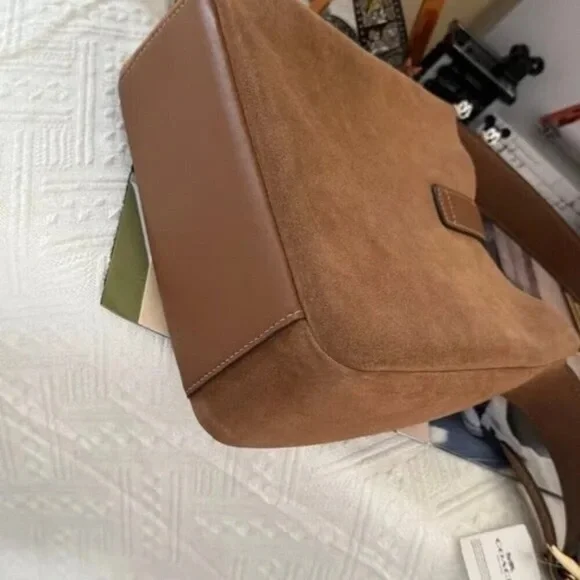 ☄️Coach Tan Suede Shoulder Bag - Picture 4 of 8